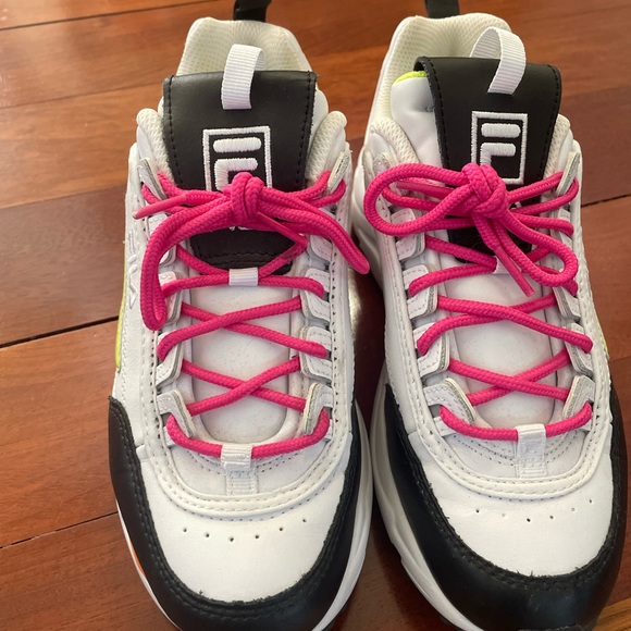 NWOT 8.5 Fila Sneakers - Picture 2 of 6